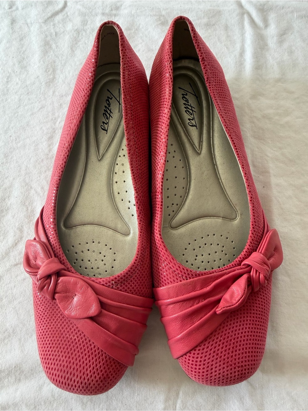Trotters Coral Knot-Accent Ballet Flats